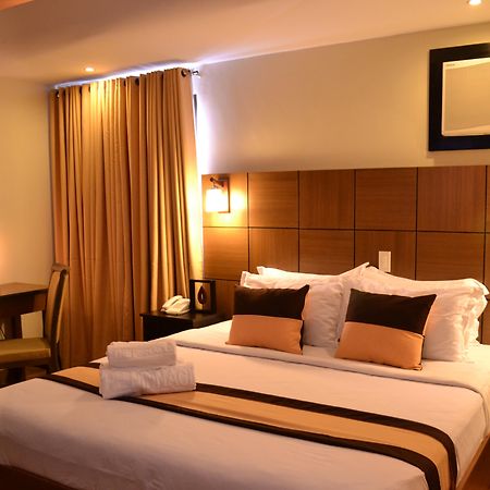 Davao City The Pinnacle Hotel And Suites מראה חיצוני תמונה