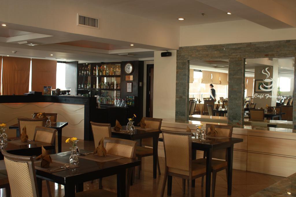 Davao City The Pinnacle Hotel And Suites מראה חיצוני תמונה